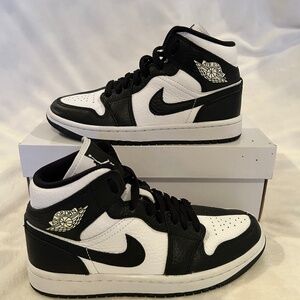 Women’s Air Jordans 1 Mid SE